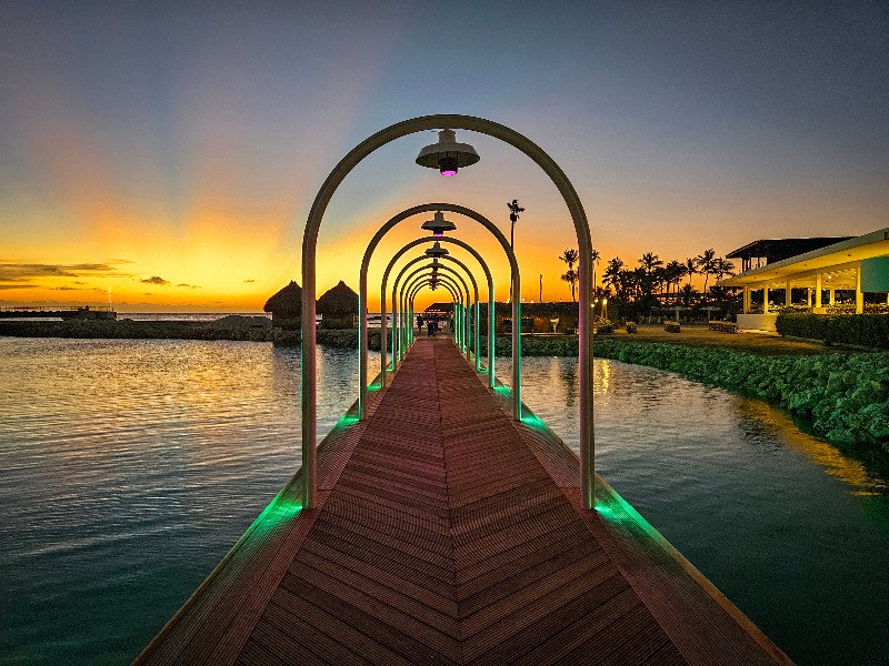 The Rif at Mangrove Beach heeft zijn eigen pontjesbrug