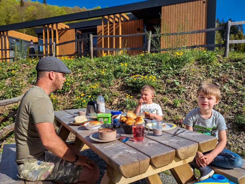 Ontbijten bij de cottage